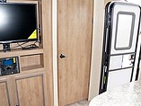 2015 Cruiser RV Radiance Photo #8