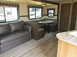 2015 Cruiser RV Radiance Photo #9