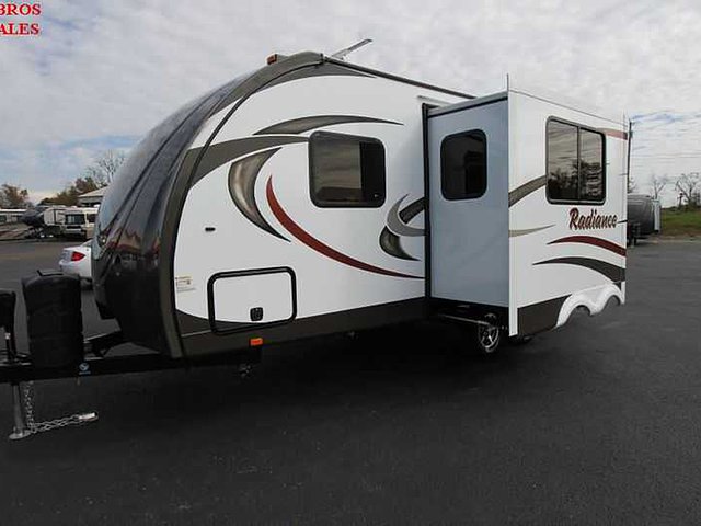 2015 Cruiser RV Radiance Photo