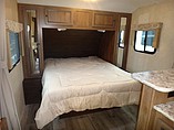 2015 Cruiser RV Radiance Photo #10
