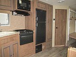 2015 Cruiser RV Radiance Photo #9