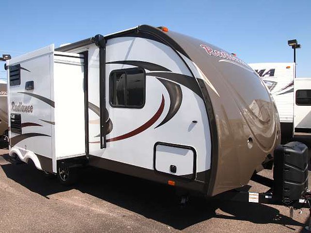 2015 Cruiser RV Radiance Photo