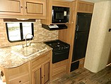 2015 Cruiser RV Shadow Cruiser Photo #15