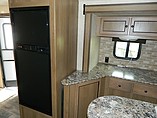 2015 Cruiser RV Shadow Cruiser Photo #14