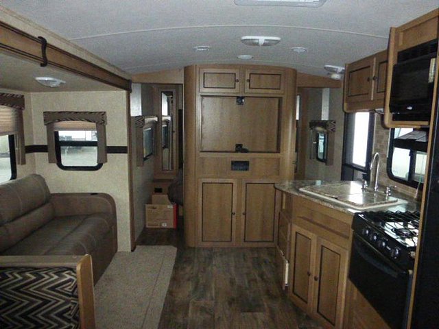 2015 Cruiser RV Shadow Cruiser Photo