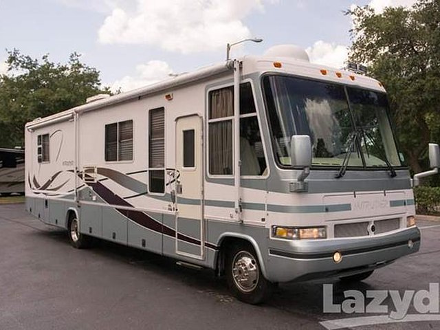 2000 Damon Intruder Photo