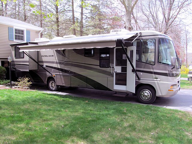 2003 Damon Intruder Photo