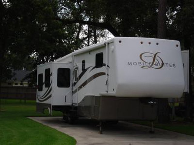 2005 DRV Mobile Suites Photo