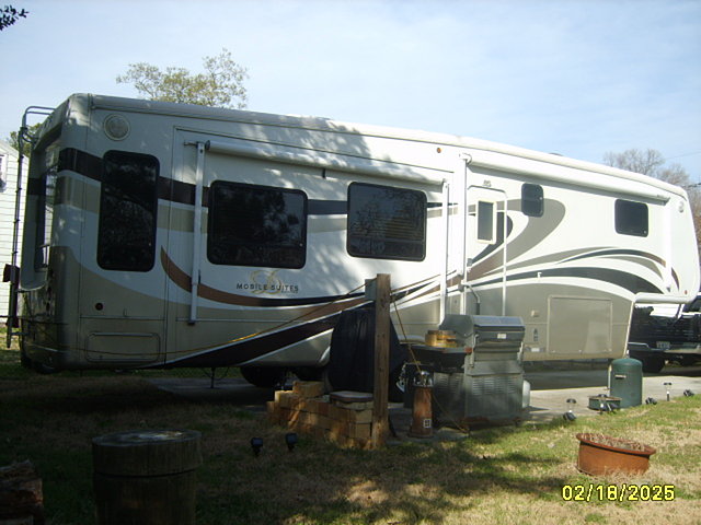 2008 DRV Mobile Suites Photo