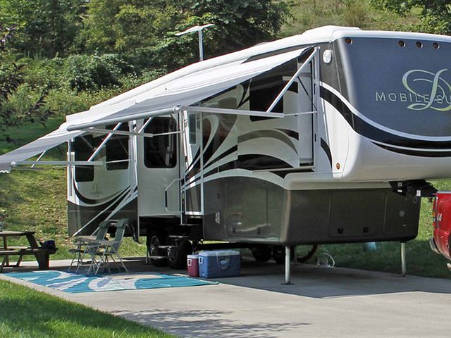 12 DRV Mobile Suites