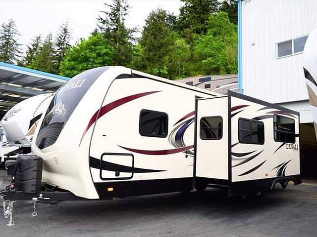 2016 Dutchmen Denali Lite Photo