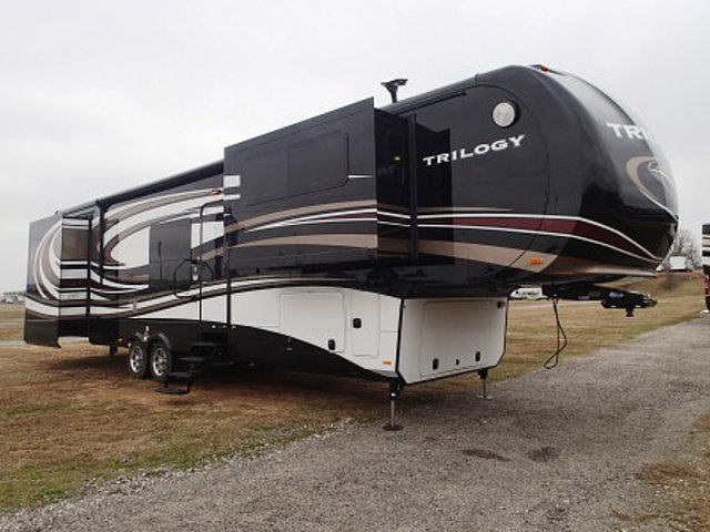 2015 Dynamax Trilogy Photo