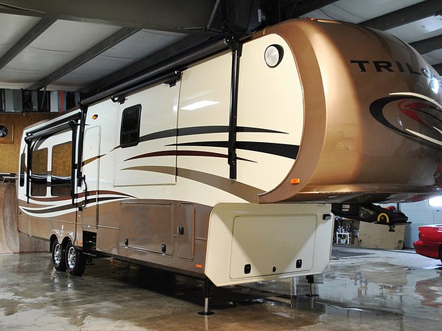 2014 Dynamax Trilogy Touring Photo