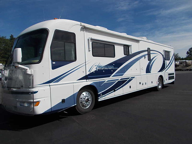 2000 Fleetwood American Tradition Photo
