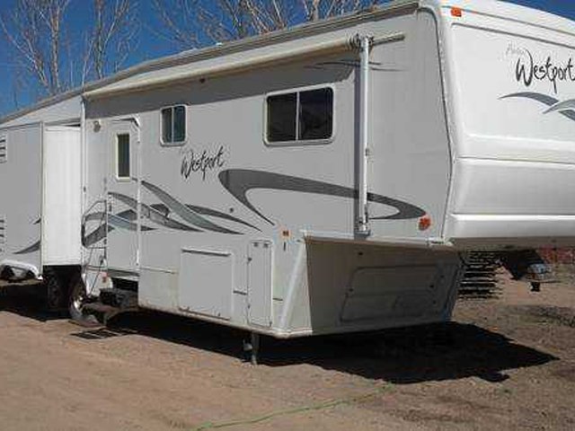 2000 Fleetwood Avion Photo