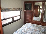 2003 Fleetwood Bounder Photo #6