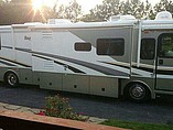 2004 Fleetwood Bounder Photo #5
