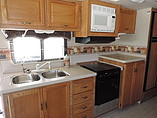 2004 Fleetwood Bounder Photo #2