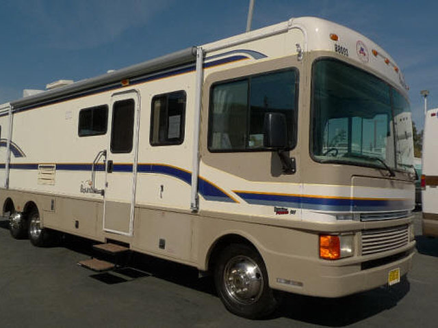 1999 Fleetwood Bounder Photo