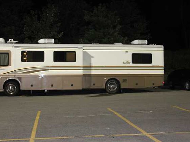 2000 Fleetwood Bounder Photo