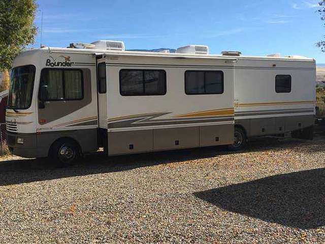 2003 Fleetwood Bounder Photo