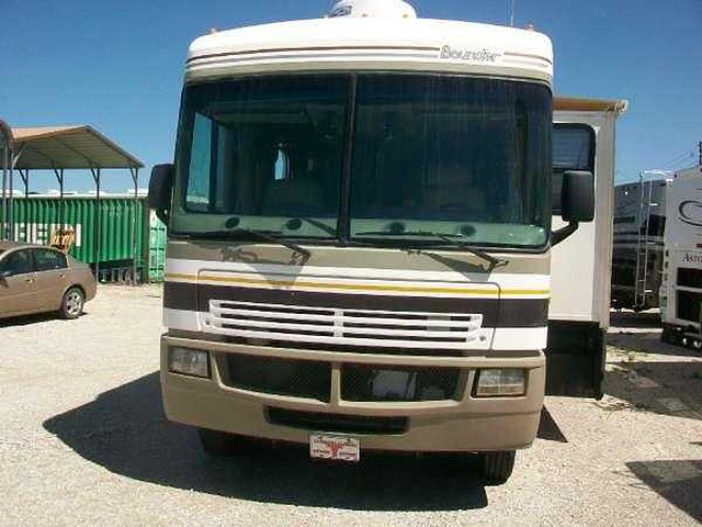 2004 Fleetwood Bounder Photo