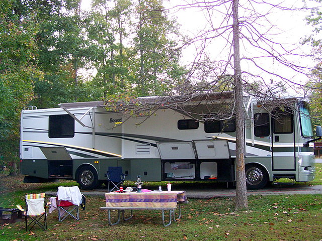 2005 Fleetwood Bounder Photo