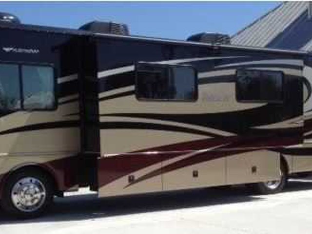 2012 Fleetwood Bounder Photo