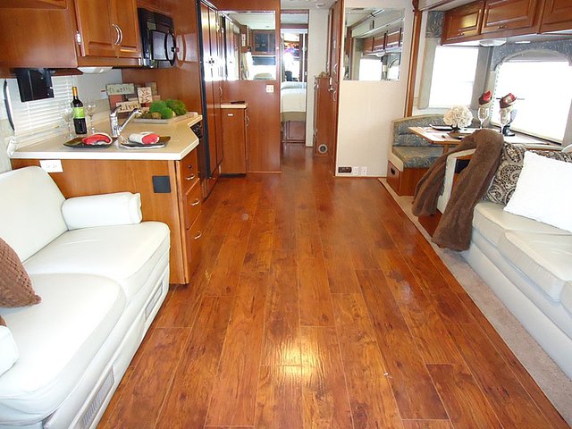 2006 Fleetwood Bounder Photo