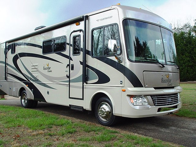 2011 Fleetwood Bounder Photo