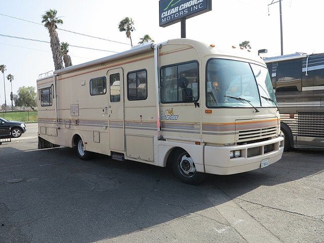 1990 Fleetwood Bounder Photo