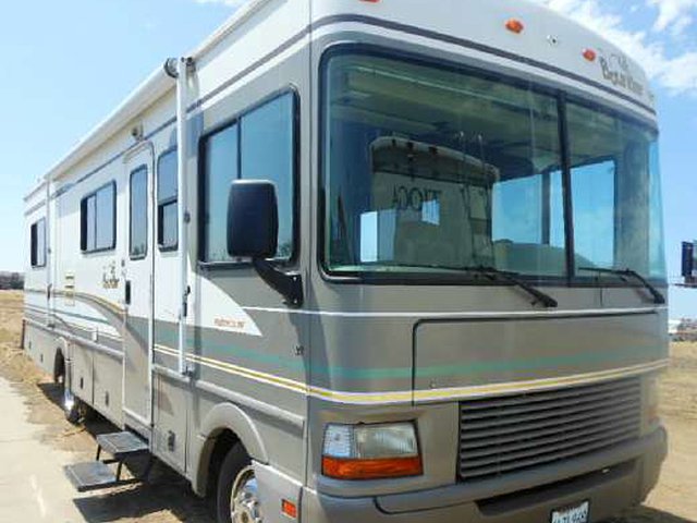 2000 Fleetwood Bounder Photo