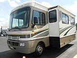 2004 Fleetwood Bounder Photo #2