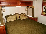 2004 Fleetwood Bounder Photo #9