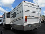 2004 Fleetwood Bounder Photo #13