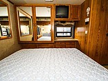 2005 Fleetwood Bounder Photo #13