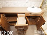 2005 Fleetwood Bounder Photo #32
