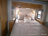 2005 Fleetwood Bounder Photo #28