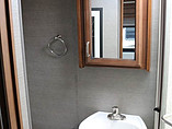 2015 Fleetwood Bounder Photo #39
