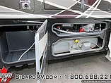 2015 Fleetwood Bounder Photo #24