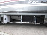 2016 Fleetwood Bounder Photo #9