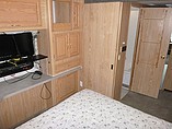 2002 Fleetwood Bounder Photo #9