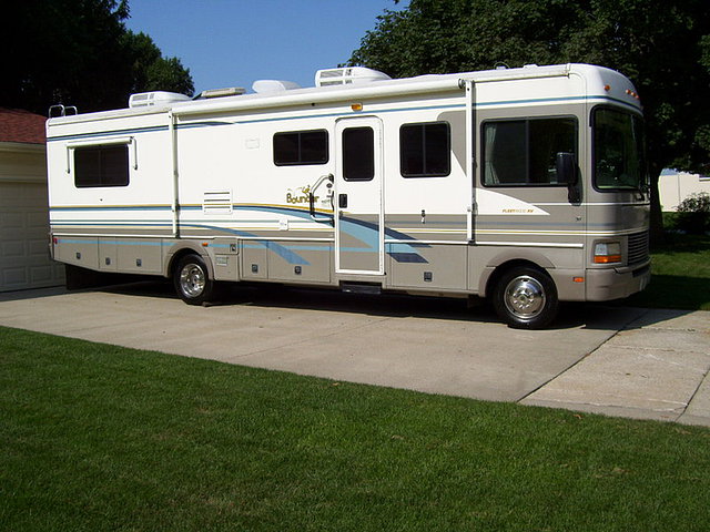 2000 Fleetwood Bounder Photo