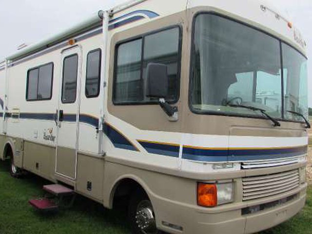 1998 Fleetwood Bounder Photo