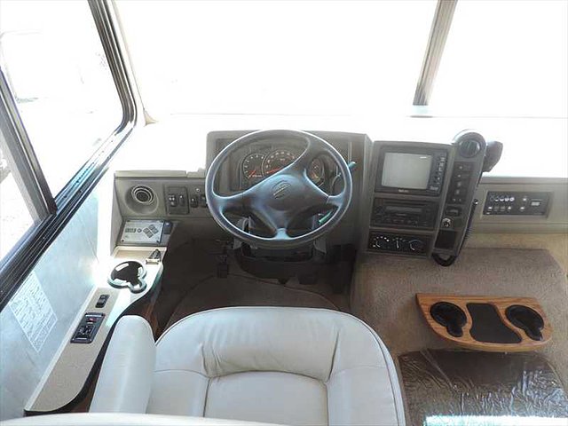 2005 Fleetwood Bounder Photo