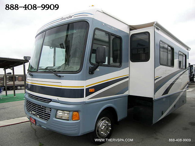 2005 Fleetwood Bounder Photo