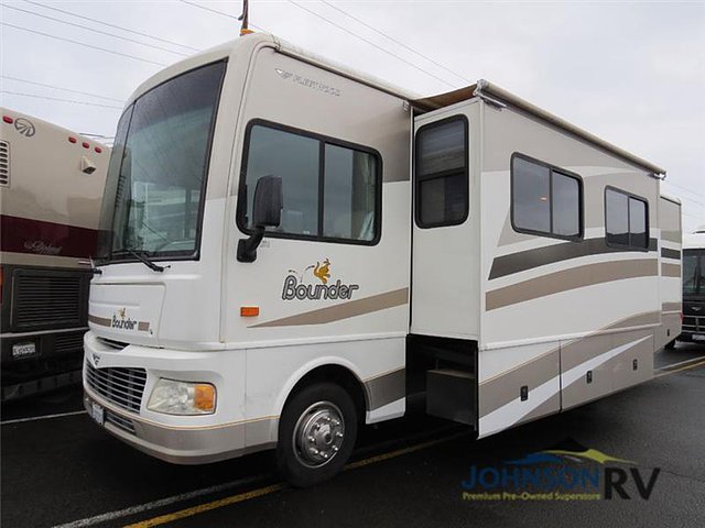 2006 Fleetwood Bounder Photo