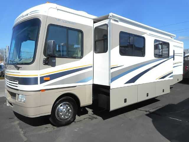 2005 Fleetwood Bounder Photo
