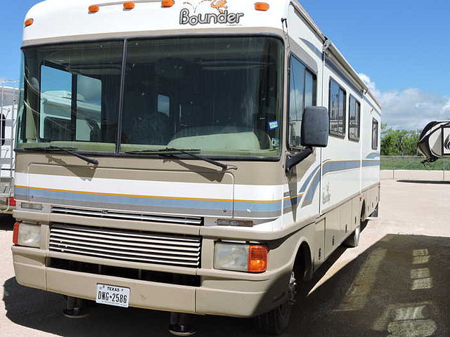 1999 Fleetwood Bounder Photo