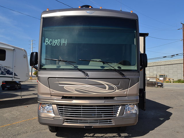 2015 Fleetwood Bounder Photo